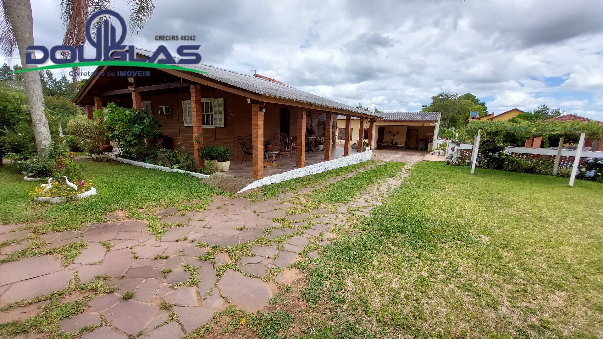 Casa à venda com 3 quartos, 100m² - Foto 1