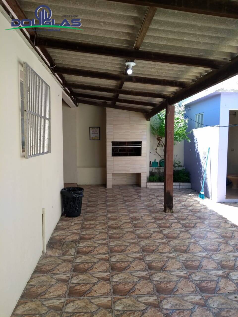 Casa à venda com 2 quartos, 300m² - Foto 2