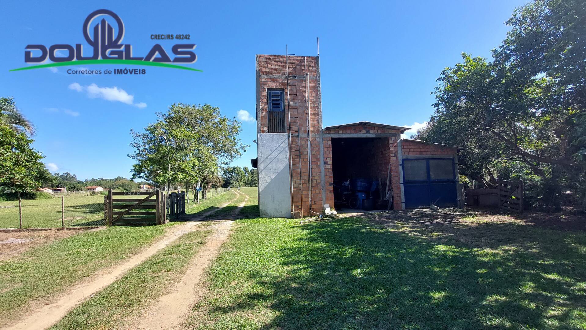 Fazenda à venda com 8 quartos, 4m² - Foto 38