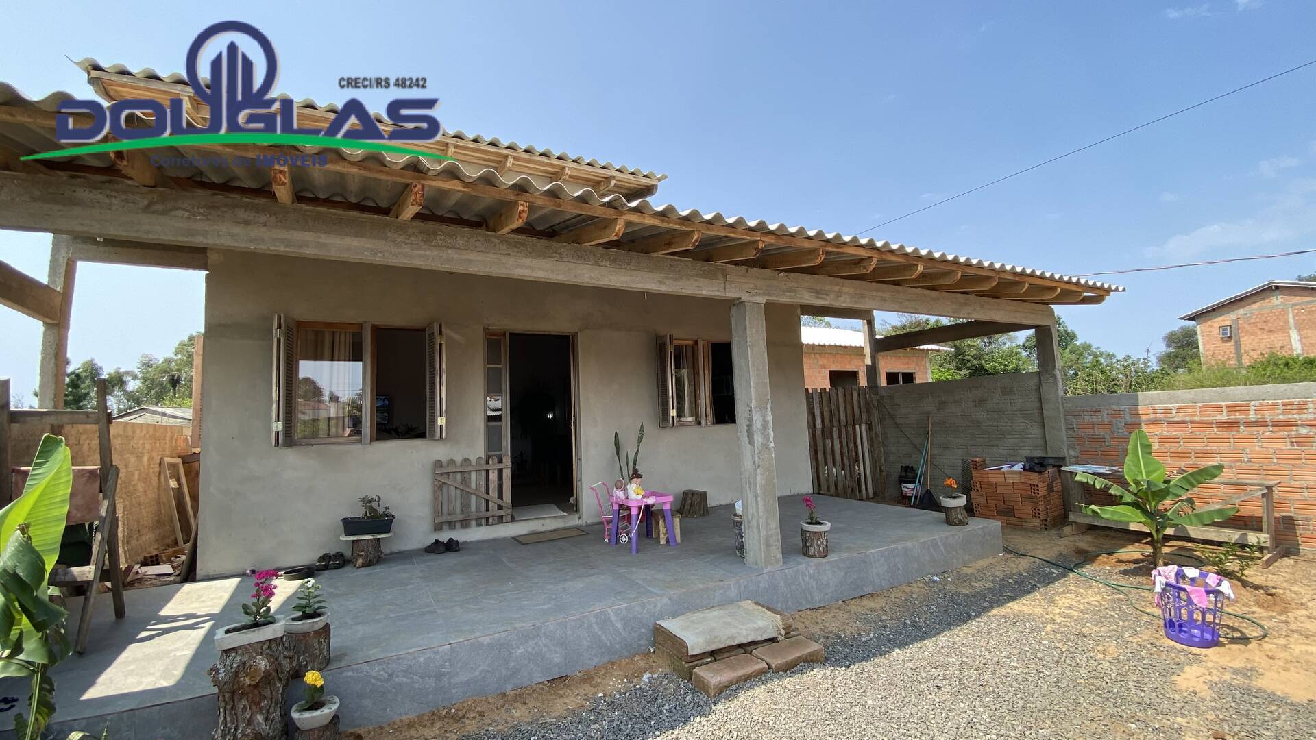 Casa à venda com 3 quartos, 102m² - Foto 1